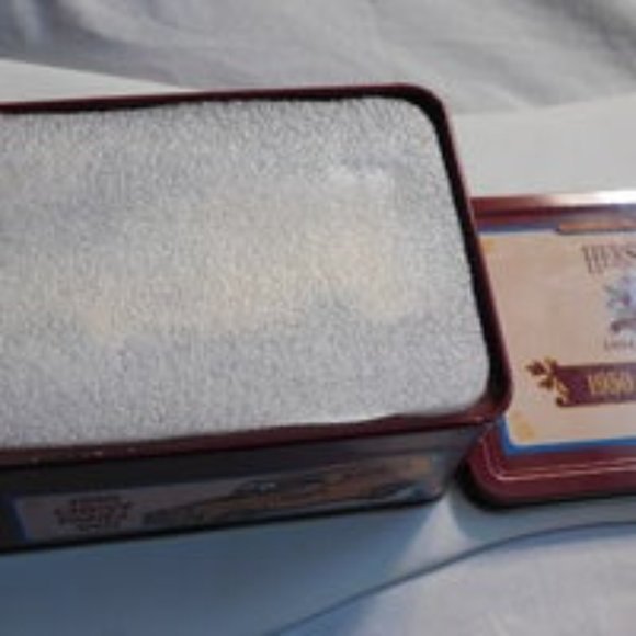 ERTL HERSHEY'S 1950 DIE CAST CHEVY VAN COLLECTIBLE - Picture 5 of 11